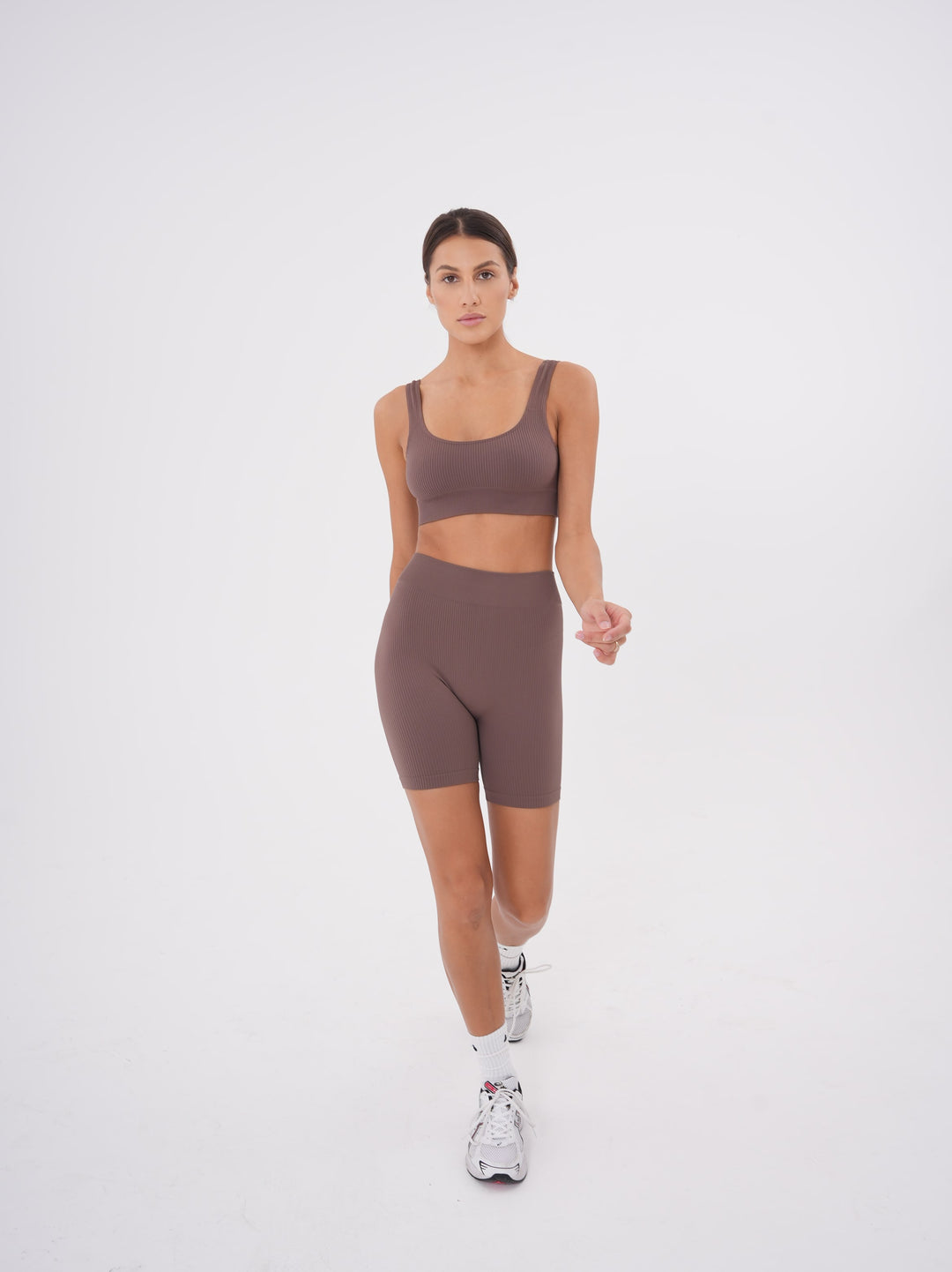 Dynamic Performance: Power Rib Active Top Brown
