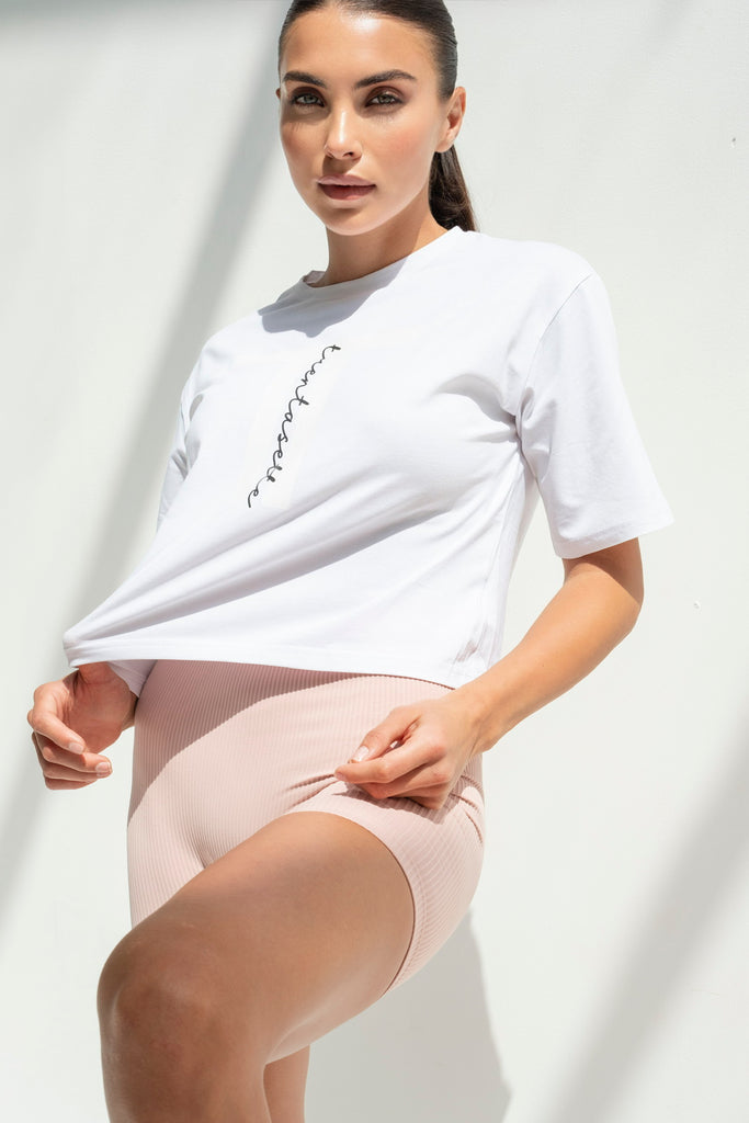 Effortless Statement: Trentasette Cropped Cotton Tee White