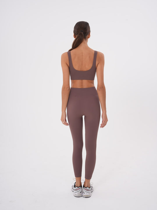 Dynamic Performance: Power Rib Active Top Brown